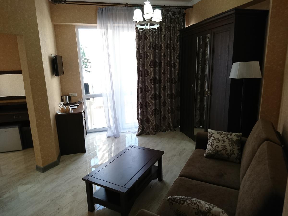 Gega Hotel Гагра Екстериор снимка
